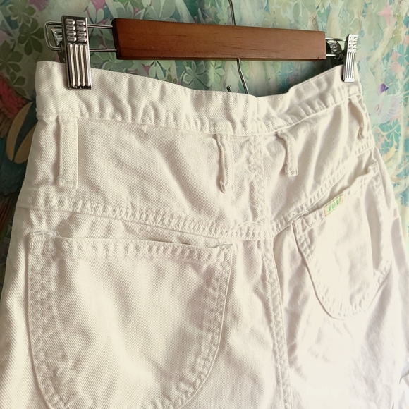 Vintage High-waisted White Denim Shorts - Picture 11 of 11
